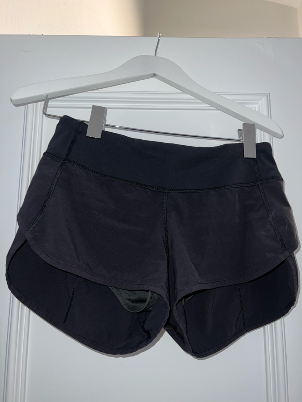 LULULEMON ACTIVE SHORTS 🖤🩶🤍size 4